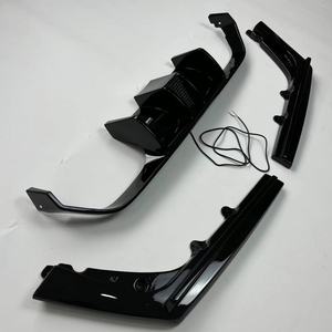 Lèvre de pare-chocs arrière en gros d'usine avec diffuseur LED Lèvre arrière noire en plastique ABS adaptée à <span class=keywords><strong>BMW</strong></span> M3 F80/M4 F82 - Product Image 5