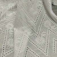 Tissu en coton blanc brodé à œillets 285 g/m², tissu ajouré géométrique Chevron 9088 pour robes et chemisiers