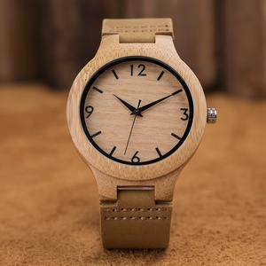Montre en bois à quartz vintage 2026 OEM pour homme, bracelet en cuir, boîtier en bambou naturel fait main avec cadran à aiguilles et logo personnalisé - Product Image 2