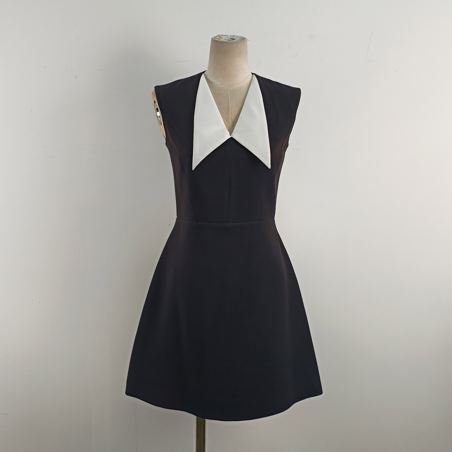 Shop Our Black & White Lapel Fashion Dress - Anti-Static & Eco-friendly Shop Our Black & White Lapel Fashion Dress - Anti-Static & Eco-friendly
