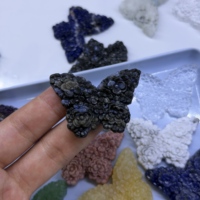 Figurines en pierre brute de cristal naturel en forme de fleur et de papillon, en gros, pour la lithothérapie, la décoration intérieure, la fabrication de bijoux et comme cadeau spirituel