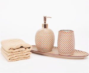 Hôtel moderne pigmentée or minion distributeur de savon mat céramique salle de bain accessoires ensemble - Product Image 1