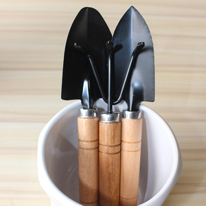 Herramientas de Jardinería, Juego de Tres Piezas de Pala de Acero para Desherbar y Plantar en Macetas, con Mango de Madera - Product Image 6