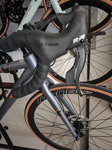 Expédition rapide Vélo <span class=keywords><strong>de</strong></span> <span class=keywords><strong>route</strong></span> à 18 vitesses avec frein à disque, cadre en aluminium entièrement amorti, fourche à suspension et roues <span class=keywords><strong>de</strong></span> 26 pouces - Product Image 2