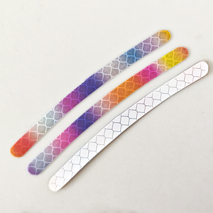 <span class=keywords><strong>Bande</strong></span> à rayures haute réflexion de couleur éblouissante pour autocollant de pneu et de <span class=keywords><strong>roue</strong></span> de voiture de voitures pour tous les véhicules - Product Image 1