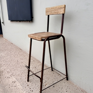 Tabouret de bar vintage en bois, chaise haute de comptoir, structure métallique rustique, siège de cuisine, mobilier industriel style ferme, décoration intérieure - Product Image 1