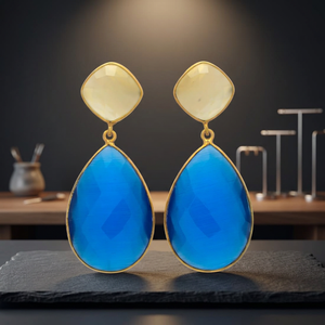 Boucles d'oreilles ethniques pour enfants Gilded Whispers, créoles en acier inoxydable plaqué or 18 carats avec pierres de zircon, plaqué rhodium, Hinduïsme - Product Image 2