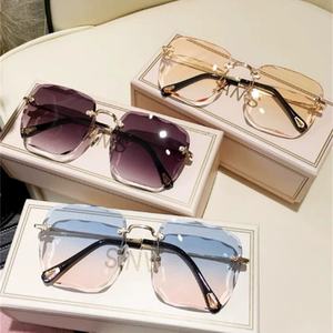 Nuevas Gafas de Sol Cuadradas con Marco Redondo, Simples y Modernas, con Degradado de Color y sin Borde - Product Image 2