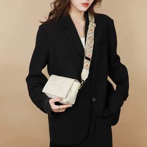 Bolso Bandolera de Cuero Genuino con Diseño Geométrico para Mujer, Correa Ajustable, Impermeable y Duradero - Product Image 3