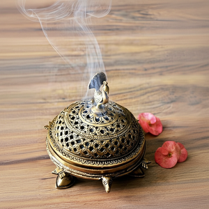 Brûleur d'encens décoratif en laiton pour la thérapie aromatique méditation rituels spirituels pooja maison temple ambiance positive décor - Product Image 1