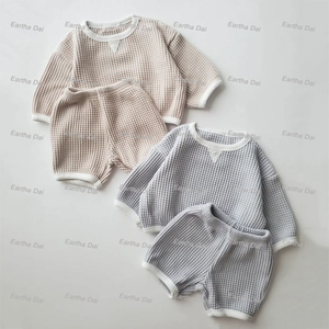Ropa de moda para niños personalizada Color sólido Waffle manga larga al por mayor pantalones cortos para bebés conjuntos de ropa para niños - Product Image 3