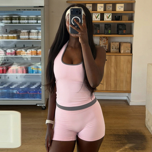 Ensemble de yoga et de sport pour femme, débardeur à col halter et short, gris et rose color block, avec coussinets de soutien-gorge amovibles, respirant, vente en gros - Product Image 2