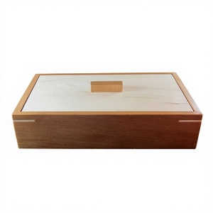 Caja Organizadora de Joyas de Madera Moderna, Ecológica y Hecha a Mano, con Soporte para Anillos y 1 Capa de Almacenamiento (182x128x85mm) - Product Image 2