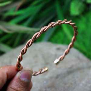 A One Qualité Unisexe Fabriqué À La Main Classique Métal Artisanat Ethnique Or Perle De Mode Bracelets Croix Public Cible Unisexe - Product Image 4