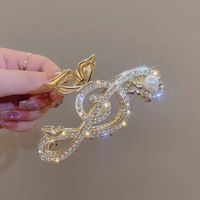 Pince à cheveux élégante au design original, pince requin avec perles, accessoire de coiffure pour filles, décoration capillaire tendance
