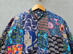 Chaqueta de patchwork en oferta, chaqueta acolchada de algodón, chaqueta floral reversible, chaqueta vintage hecha a mano para mujer, abrigo de invierno. - Product Image 4