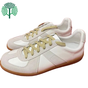 Zapatos Blancos Unisex, Tenis Casuales Planos de Piel de Becerro para Mujer, Zapatillas Deportivas de Moda para Hombre, Zapatos para Correr Cómodos de Talla Grande - Product Image 1