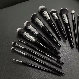 Set de 13 Brochas de Maquillaje Angulares y Puntiagudas, Pelo Sintético, Mango de Madera, para Rostro, Ojos, Polvo, Base, Sombra de Ojos, Kit Cosmético con Logotipo Personalizado - Product Image 1