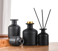 Vente en gros Bouteille de recharge pour diffuseur en verre à roseau vide noir de haute qualité avec bâtonnets Bouteilles de parfum d'air frais pour la maison
