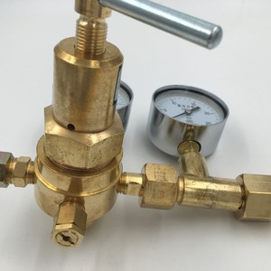 ตัวปรับแรงดันไนโตรเจน Ronghua รุ่น YQD-370 G58 แบบสองทาง พร้อมเกจวัดแรงดันสูง สำหรับใช้ในห้องปฏิบัติการ - Product Image 3