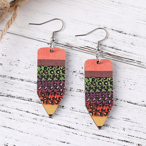 Boucles d'oreilles en bois cadeau de la fête des enseignants crayon couleur léopard pendentif boucles d'oreilles double face pour femmes Uionen 1115 - Product Image 2