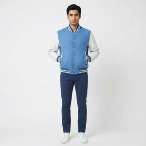 Chaqueta estilo varsity para hombre con cuello acanalado, mangas de ajuste cómodo y detalle discreto en el pecho para salidas diurnas con estilo. - Product Image 1