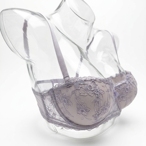 <span class=keywords><strong>Reggiseno</strong></span> <span class=keywords><strong>imbottito</strong></span> <span class=keywords><strong>con</strong></span> <span class=keywords><strong>ferretto</strong></span> e ricamo floreale viola chiaro in pizzo, coordinato <span class=keywords><strong>con</strong></span> perizoma in rete trasparente, lingerie intima da boudoir per donna, all'ingrosso, ODM - Product Image 3