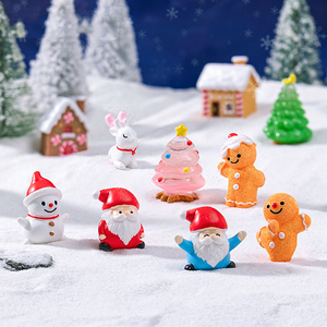 Kawai Toys Miniatures 3D Bonhomme de neige, Bonhomme en pain d'épices, Père Noël suspendu en résine, décorations de Noël pour la décoration de fêtes DIY - Product Image 2