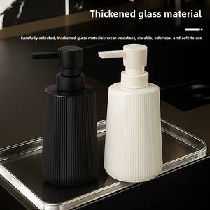 Dispensador de Jabón de Vidrio Ovalado Negro y Blanco de 350 ml con Bomba Dosificadora para Desinfectante de Manos y Loción, con Estampado en Caliente - Product Image 3