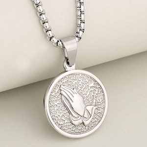 Collar de Acero Inoxidable con Colgante de Mano de Oración, Joyería Religiosa al por Mayor, Chapado en Oro de 18K para Hombres y Mujeres - Product Image 5