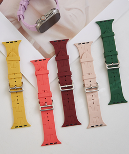 Bracelet de montre sport en silicone tendance 38/40/41/42/44/45/49 mm, bracelet de montre intelligente en caoutchouc pour Apple IWatch Series 8 7 - Product Image 1