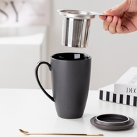 Tasse à thé en céramique de bonne qualité, cadeau d'affaires moderne, ensemble avec couvercle infuseur et soucoupe