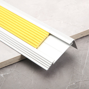 <span class=keywords><strong>Bande</strong></span> de finition d'<span class=keywords><strong>escalier</strong></span> en alliage d'aluminium <span class=keywords><strong>antidérapante</strong></span> en forme de L, <span class=keywords><strong>bande</strong></span> de bordure d'angle droit pressée, <span class=keywords><strong>bande</strong></span> de finition de bordure anti-chute - Product Image 4