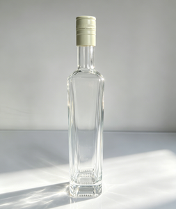 Bouteille en verre transparent de 700 ml à col étroit pour spiritueux comme la vodka, le <span class=keywords><strong>whisky</strong></span>, le gin et les liqueurs aux fruits ; bouchon à vis en aluminium personnalisable - Product Image 6