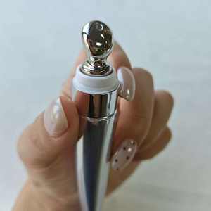 <span class=keywords><strong>Acide</strong></span> <span class=keywords><strong>hyaluronique</strong></span> liquide brillant en tube à presser, marque privée OEM, effet extrême de gonflement des lèvres, booster de lèvres épicé, biologique, végétalien - Product Image 1