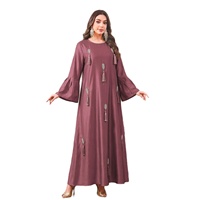 Abaya élégante à col rond pour l'automne et l'hiver, décorée de pompons, ornée de perles faites à la main, manches évasées, robe longue maxi pour femmes musulmanes, en polyester