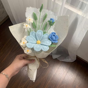 Bouquet de fleurs rétro haut de gamme tissé à la main, roses et myosotis, pour la Saint-Valentin et la Fête des Mères - Product Image 2