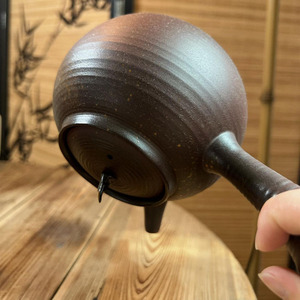 Tetera Kyusu <span class=keywords><strong>de</strong></span> 650 ml, hecha a mano, <span class=keywords><strong>de</strong></span> <span class=keywords><strong>arcilla</strong></span> púrpura, con asa lateral y colador <span class=keywords><strong>de</strong></span> cerámica para té verde y Oolong en hojas sueltas - Product Image 5