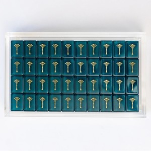 Set di Mahjong in Acrilico Blu Cristallino con Motivi Ornamentali Eleganti per Momenti di Convivialità Familiare nel Weekend - Product Image 2