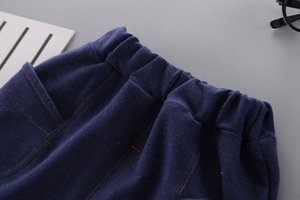 Ventes en gros de t-shirts en coton uni pour enfants, à motifs de dessins animés, et de pantalons à carreaux foncés pour garçons, fabriqués en Chine - Product Image 4