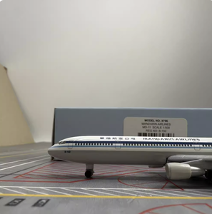 Модель самолета Hogan 1/500 B-150 Hua Xin Airlines MD-11 из литого алюминиевого сплава — индивидуальная, очень маленькая, для декора дома, подарок - Product Image 3