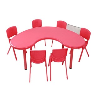 Table incurvée en plastique en forme de lune pour enfants, table à manger semi-circulaire pour la maternelle avec élévateur pour l'apprentissage du dessin - Product Image 4