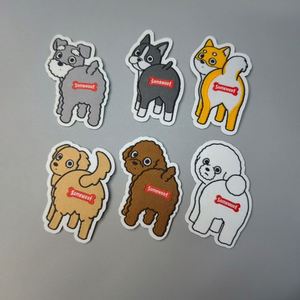 Parches Tejidos Personalizados de Fábrica al por Mayor, con Borde Cortado a Láser, Termoadhesivos o para Coser, Etiquetas Tejidas con Logotipo para Ropa, Sombreros, Bolsos, Chaquetas y Prendas de Vestir - Product Image 3