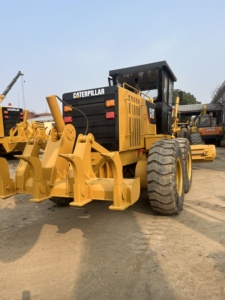 Motoniveladora CAT 140H con Cuchilla y Raspador, Equipo de Construcción Amarillo, 14000 kg, 0-2000 Horas de Trabajo - Product Image 2