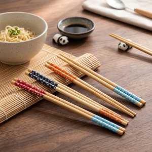 Palillos Tradicionales de Bambú, 5 Pares, con Diseño, Lavables y Reutilizables para Fiestas, para Usar con Sushi, Ramen y Fideos - Product Image 3