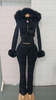 Ensemble de survêtement pour femme avec logo en strass, sweat à capuche d'hiver, bordure en fausse fourrure, capuche à pompon, poignets à cordon de serrage, tenue en deux pièces