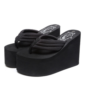 Infradito da donna per esterni, sandali estivi alla moda da spiaggia, versatili, con zeppa alta e plateau, alla moda, con tacco alto - Product Image 2