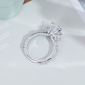 แหวนเพชรเมสซี่ จิวเวลรี่ รับรองโดย IGI น้ำหนัก 2.5 กะรัต สี F ความสะอาด VVS2 ทองคำแท้ 18k เพชรกลมเพาะเลี้ยงในห้องปฏิบัติการ - Product Image 2