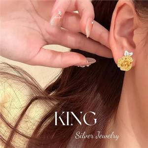 Pendientes de plata de ley S925 con baño de oro y diseño de flor rosa amarilla de abril para mujer, conjunto de joyería para fiesta. - Product Image 5