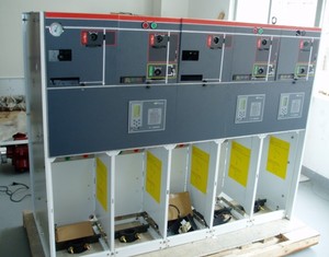 Unité de distribution en anneau (RMU) SF6 24 kV, CCVV 4 voies : 2 interrupteurs + disjoncteur à vide CCVV 20 kV Unité de distribution en anneau CCVV. - Product Image 2